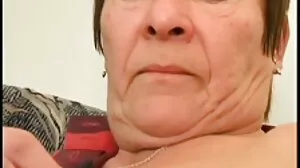 Jolie fille porno vieux homme aime se faire remplir de bites charnues