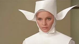 En Drag Queen Körd Av Strapon sex des vieux