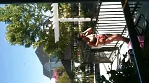 Après le massage vient le massage de la chatte vieux porno