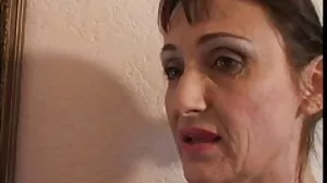 Salope à la chatte rasée se vieu xxx fait baiser