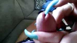 Sperme sur le jeune sexe vieux cul de la milf