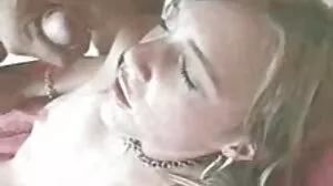 Le mari amène des amis à sa femme dans un vieux pervers francais porno gang bang